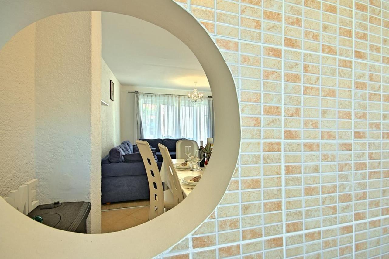 Charming Beachfront Holiday Home In Poreč Exteriör bild